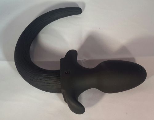 BON4 Silicone Puppy Tail Butt Plug (SM)